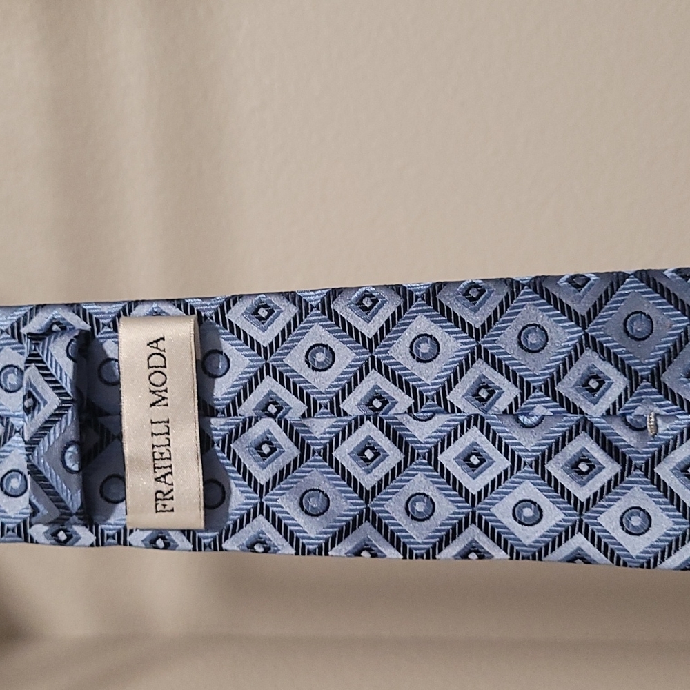 Neck tie